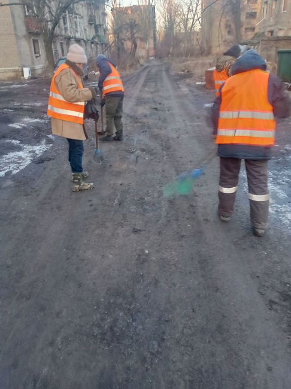 Александр Пеняев: За 02.03.2026 работниками МУП АГЯ "ЖЭК" выполнена уборка территорий в г. Ясиноватая и г. Авдеевка Александр Пеняев: За 02.03.2026 работниками МУП АГЯ "ЖЭК" выполнена уборка территорий в г. Ясиноватая и г. Авдеевка