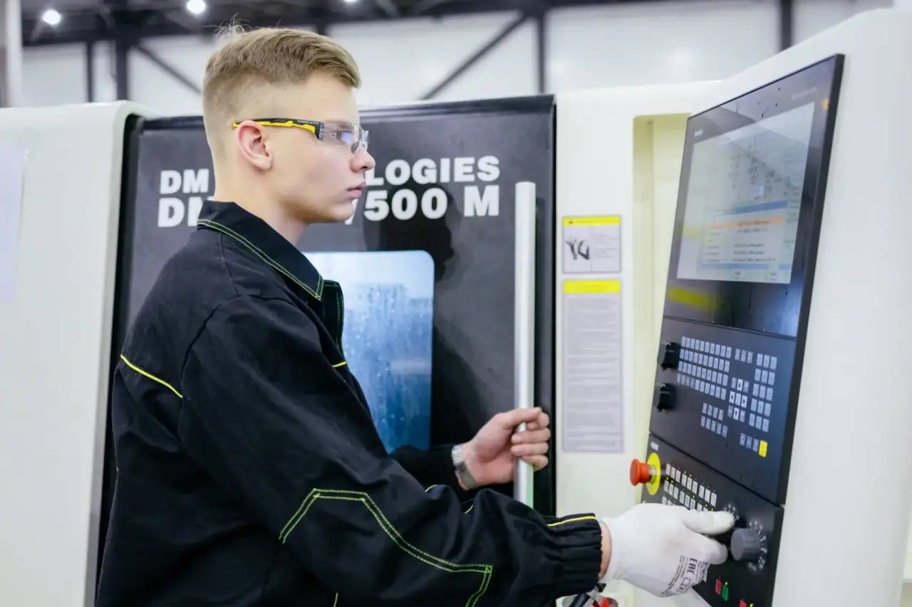 Сергей Кравцов: Согласно кадровому прогнозу 65% замещающей кадровой потребности рынка труда – это специалисты с СПО