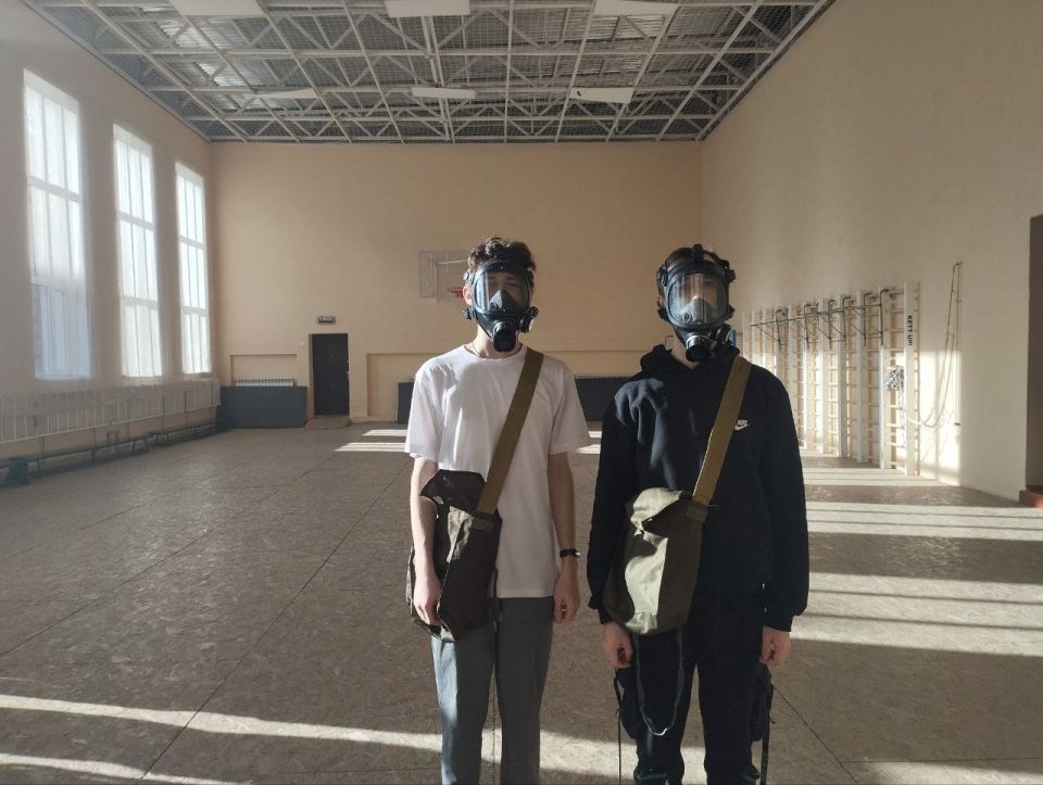 В рамках Всероссийского урока культуры безопасности в ГБОУ «Светлодарская школа № 11» были проведены занятия для обучающихся по закреплению знаний и отработки практических навыков безопасного поведения в условия чрезвычайных... В рамках Всероссийского урока культуры безопасности в ГБОУ «Светлодарская школа № 11» были проведены занятия для обучающихся по закреплению знаний и отработки практических навыков безопасного поведения в условия чрезвычайных...