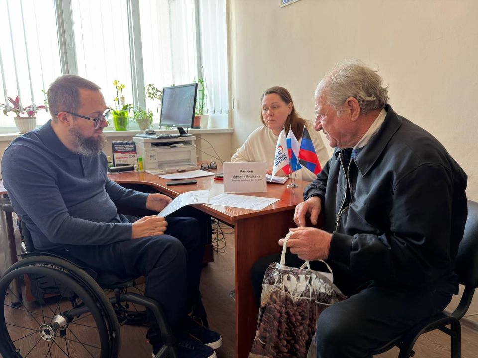 Сегодня 2 марта провел прием граждан член Комитета Народного Совета по труду, занятости, социальной политике и делам ветеранов, депутат Народного Совета ДНР Ярослав Лисобей Сегодня 2 марта провел прием граждан член Комитета Народного Совета по труду, занятости, социальной политике и делам ветеранов, депутат Народного Совета ДНР Ярослав Лисобей