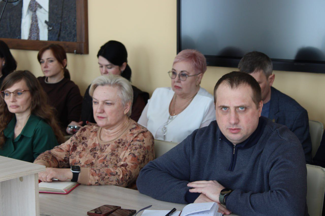 Иван Приходько: Сегодня провел аппаратное совещание администрации городского округа Горловка Донецкой Народной Республики, в котором приняли участие руководители структурных подразделений администрации, представители силовых... Иван Приходько: Сегодня провел аппаратное совещание администрации городского округа Горловка Донецкой Народной Республики, в котором приняли участие руководители структурных подразделений администрации, представители силовых...