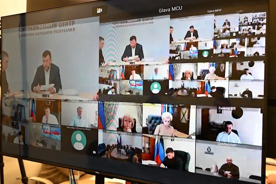 На сегодня горячее питание организовано в 507 школах и 472 детсадах Республики, об этом в ходе еженедельного оперативного совещания Главе ДНР доложил министр образования и науки, которому было поручено решить вопрос с... На сегодня горячее питание организовано в 507 школах и 472 детсадах Республики, об этом в ходе еженедельного оперативного совещания Главе ДНР доложил министр образования и науки, которому было поручено решить вопрос с...