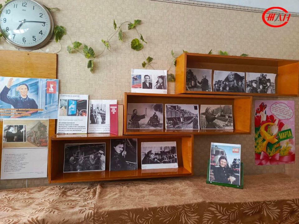 «Девушки, на паровоз!». К Международному женскому дню в Дорожной научно-технической библиотеке и ее филиалах на ст. Волноваха и ст. Дебальцево проходят книжные и фотовыставки, посвящённые труду женщин на железной дороги – от... «Девушки, на паровоз!». К Международному женскому дню в Дорожной научно-технической библиотеке и ее филиалах на ст. Волноваха и ст. Дебальцево проходят книжные и фотовыставки, посвящённые труду женщин на железной дороги – от...