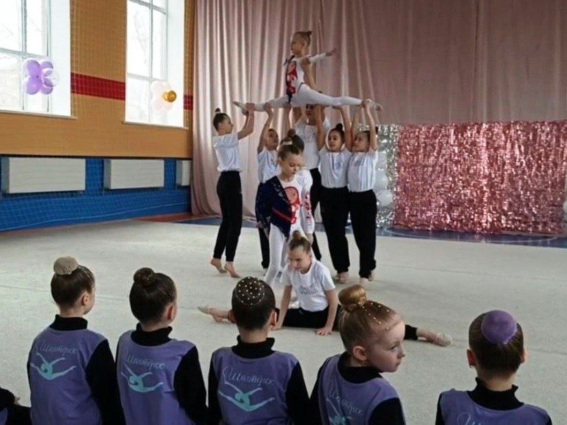 Шахтерские гимнастки провели праздничное мероприятие к Международному женскому дню Шахтерские гимнастки провели праздничное мероприятие к Международному женскому дню