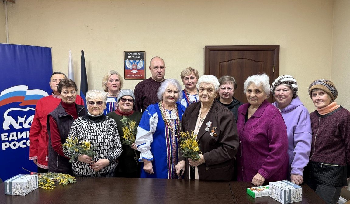 Сегодня, 3 марта, в преддверии Международного женского дня, в рамках партийного проекта Единой России «Старшее поколение» руководитель Управы Советского внутригородского района Сергей Савельев и его заместитель Надежда... Сегодня, 3 марта, в преддверии Международного женского дня, в рамках партийного проекта Единой России «Старшее поколение» руководитель Управы Советского внутригородского района Сергей Савельев и его заместитель Надежда...