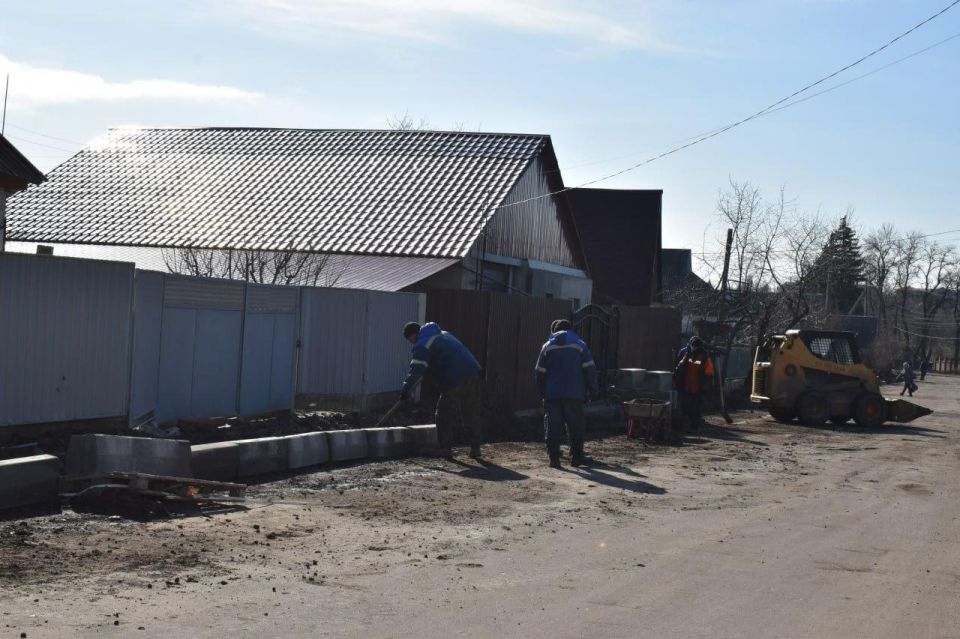 Амурская область продолжает обновление центральной улицы подшефной Амвросиевки Амурская область продолжает обновление центральной улицы подшефной Амвросиевки