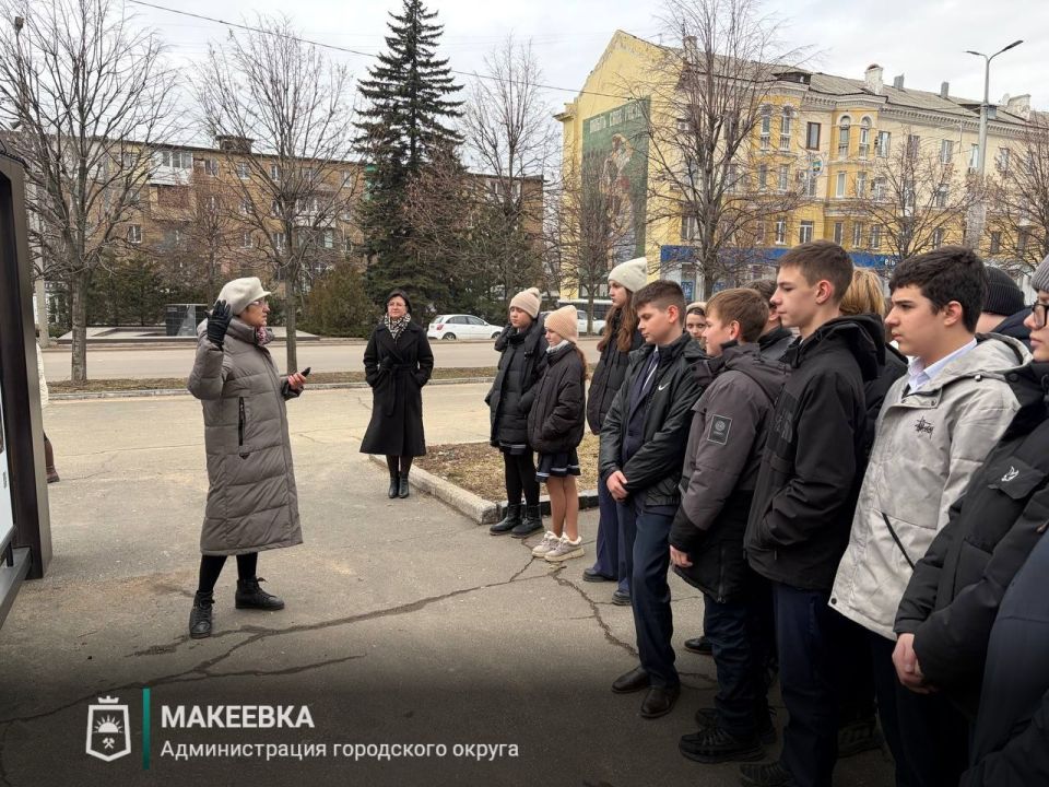 В Макеевке открылась выставка к Году единства народов России В Макеевке открылась выставка к Году единства народов России