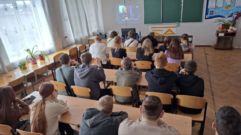 В школе прошёл кинопоказ фильма «Предательство» В школе прошёл кинопоказ фильма «Предательство»