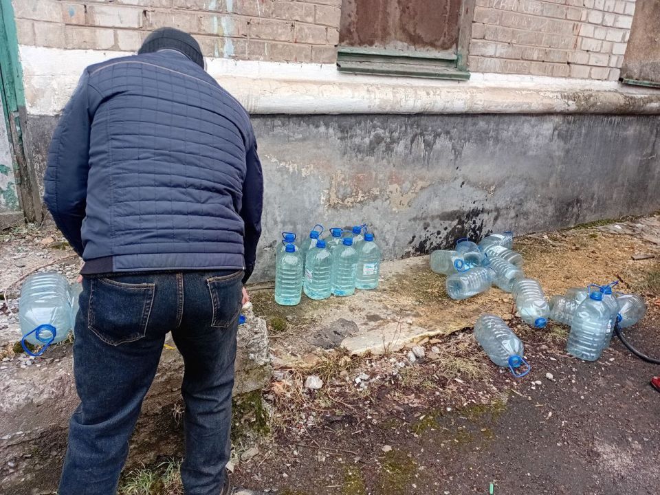 Сегодня, 3 марта, в Кировском внутригородском районе, согласно поступившим заявкам, был организован подвоз воды для жителей домов, в которые в установленный графиком день не поступила вода Сегодня, 3 марта, в Кировском внутригородском районе, согласно поступившим заявкам, был организован подвоз воды для жителей домов, в которые в установленный графиком день не поступила вода