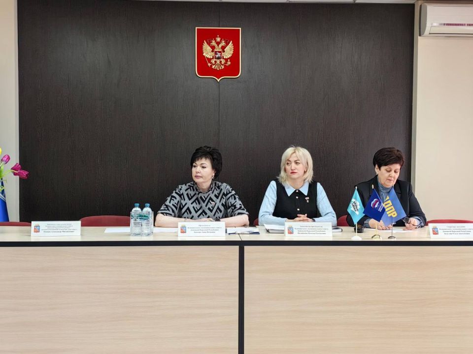 В ходе заседания совета председатель отчиталась о работе Ясиноватского муниципального совета за 2025 год В ходе заседания совета председатель отчиталась о работе Ясиноватского муниципального совета за 2025 год
