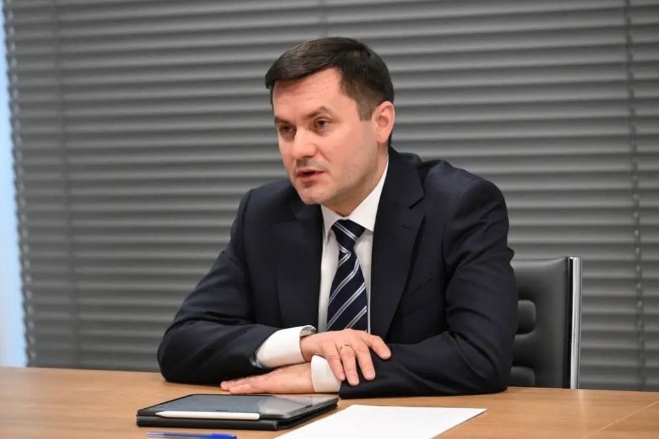 Благоприятный инвестклимат, локализация местного производства, борьба с дефицитом кадров, цифровизация — Глава ДНР поставил задачи новому руководителю Министерства экономического развития ДНР Дмитрию Краснову Благоприятный инвестклимат, локализация местного производства, борьба с дефицитом кадров, цифровизация — Глава ДНР поставил задачи новому руководителю Министерства экономического развития ДНР Дмитрию Краснову