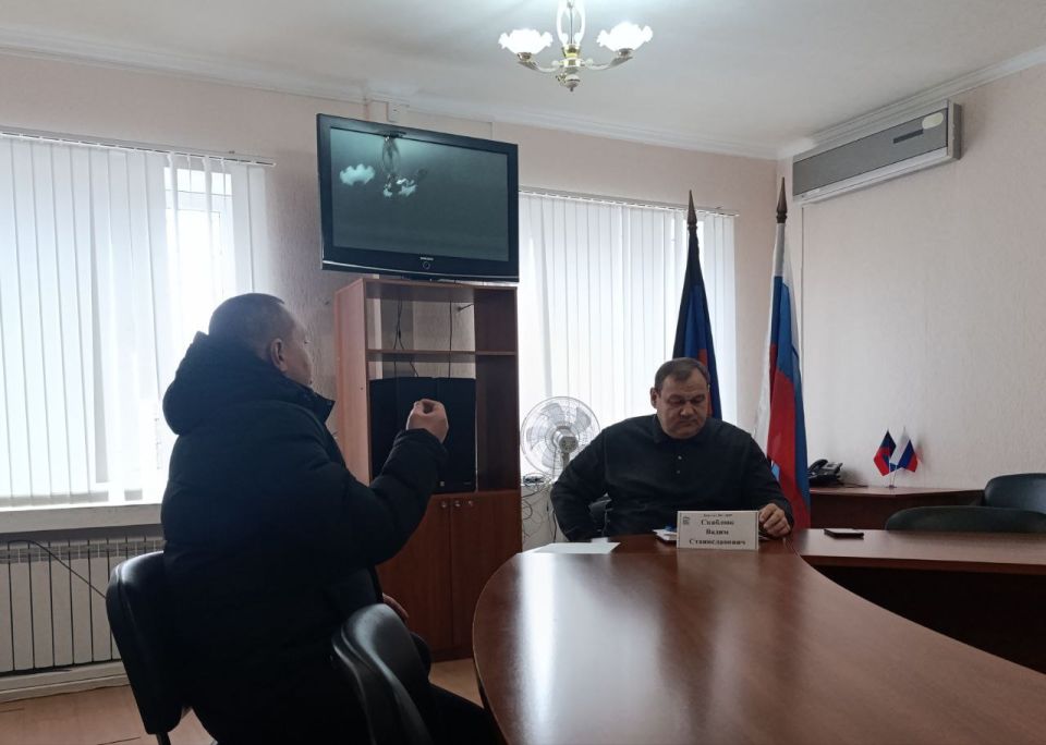 Депутат «Единой России» ответил на вопросы ждановцев Депутат «Единой России» ответил на вопросы ждановцев