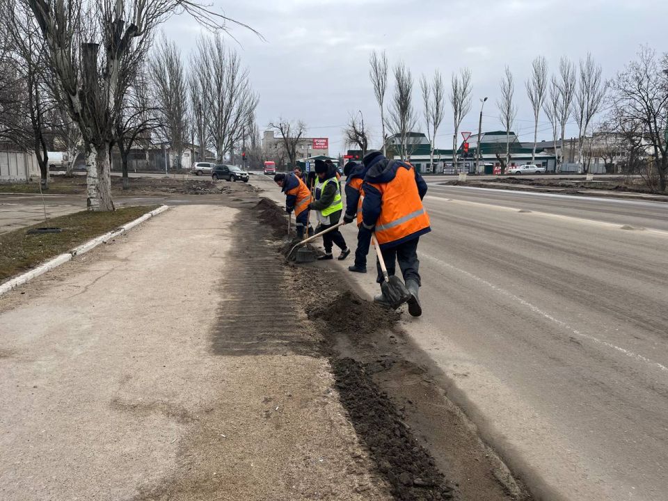 МУП «Простор» ежедневно выполняет все необходимые работы по содержанию городских улиц МУП «Простор» ежедневно выполняет все необходимые работы по содержанию городских улиц