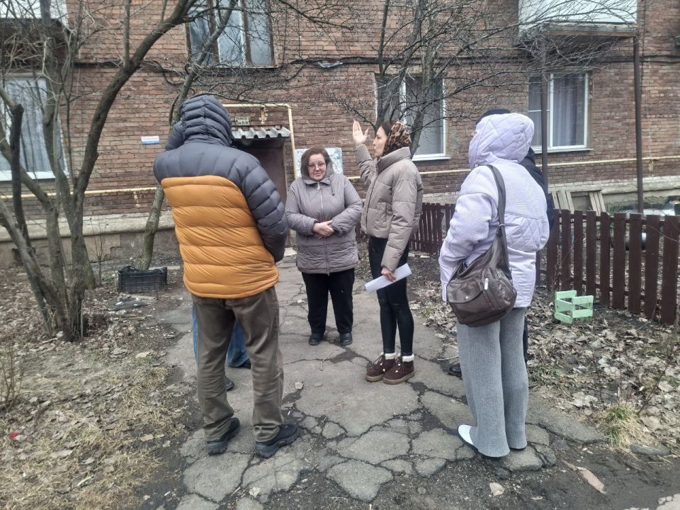В Кировском внутригородском районе, в рамках поручения Главы ДНР Дениса Пушилина, продолжаются встречи с населением на подведомственной территории для выявления проблемных вопросов В Кировском внутригородском районе, в рамках поручения Главы ДНР Дениса Пушилина, продолжаются встречи с населением на подведомственной территории для выявления проблемных вопросов
