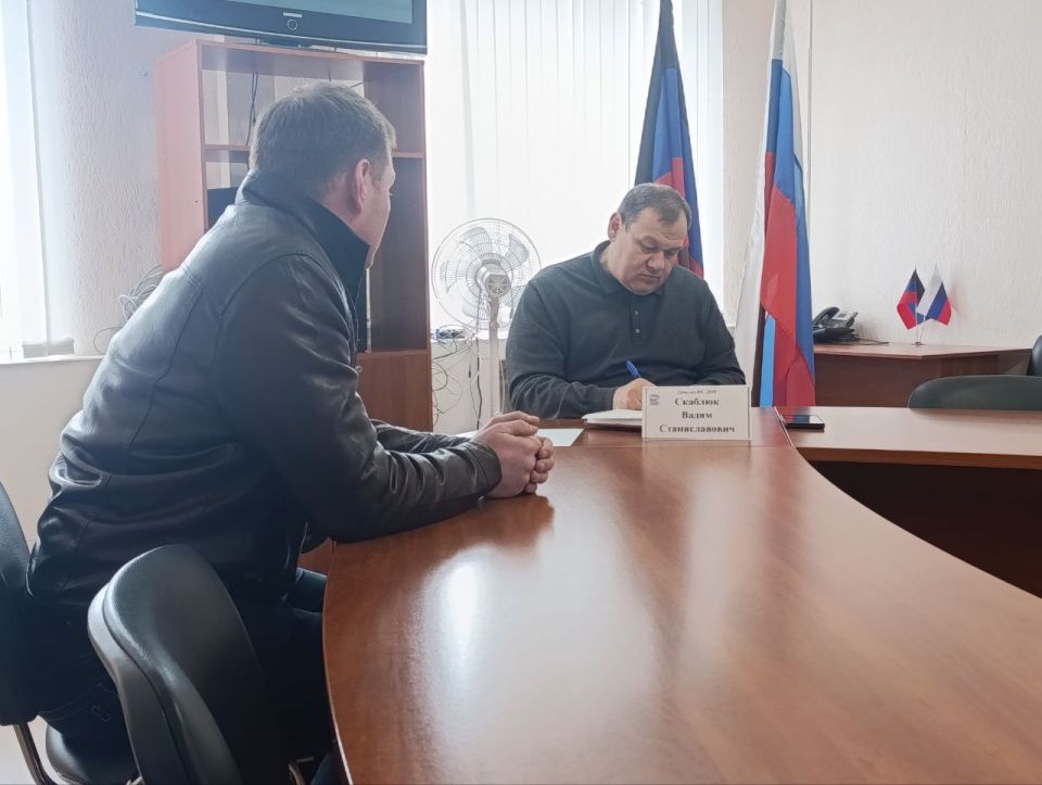 Депутат «Единой России» ответил на вопросы ждановцев Депутат «Единой России» ответил на вопросы ждановцев