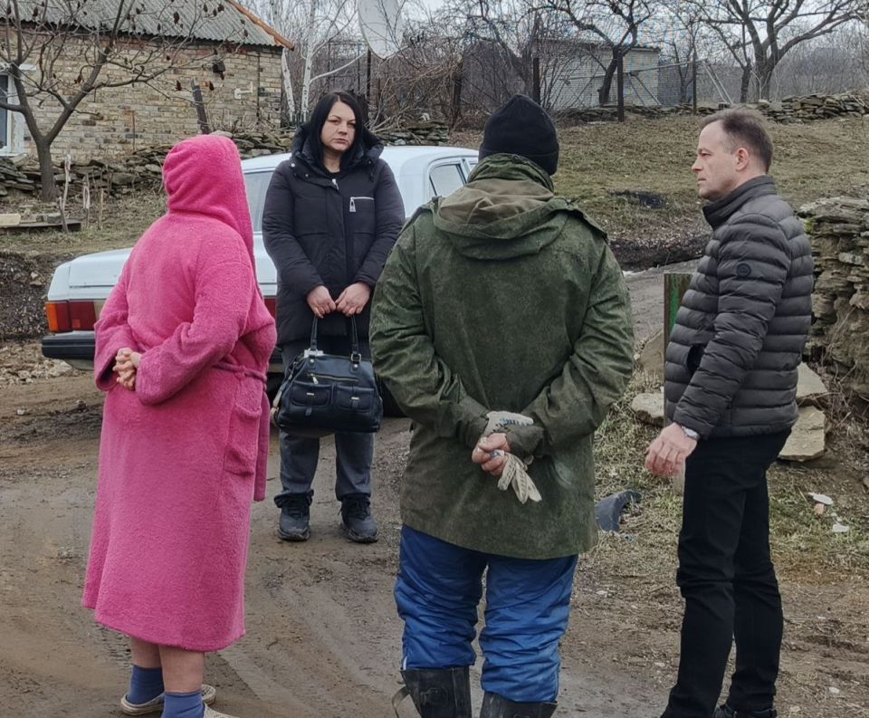 В Кировском внутригородском районе, в рамках поручения Главы ДНР Дениса Пушилина, продолжаются встречи с населением на подведомственной территории для выявления проблемных вопросов В Кировском внутригородском районе, в рамках поручения Главы ДНР Дениса Пушилина, продолжаются встречи с населением на подведомственной территории для выявления проблемных вопросов