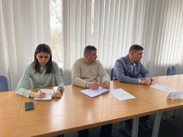 Евгений Поплавский: Провел заседание штаба по вопросам здравоохранения с главным врачом ГБУ ДНР «ЦГБ г. Харцызска» Андреем Медведевым, сотрудниками Администрации и депутатами