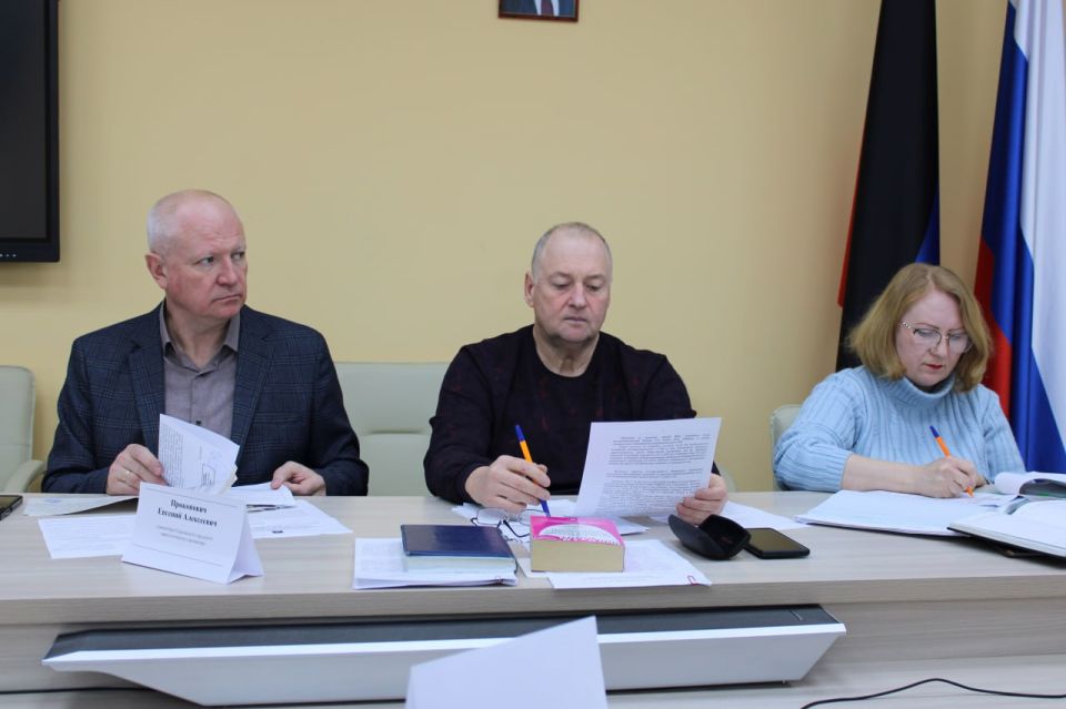 Состоялось заседание комиссии по делам несовершеннолетних и защите их прав администрации городского округа Горловка Состоялось заседание комиссии по делам несовершеннолетних и защите их прав администрации городского округа Горловка