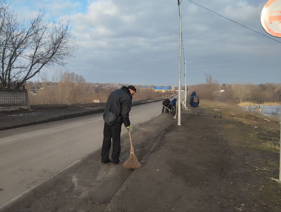 МБУ "Благоустройство" администрации города Тореза проводит благоустройство территории городского округа Торез МБУ "Благоустройство" администрации города Тореза проводит благоустройство территории городского округа Торез