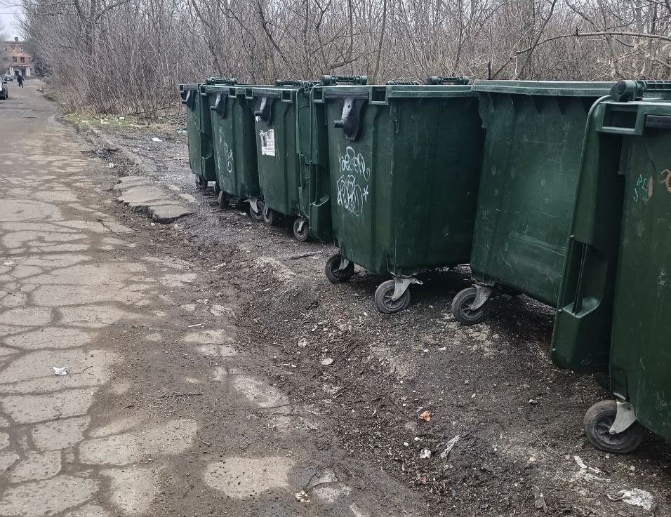 Сегодня, 3 марта, с целью приведения территории в надлежащее санитарное состояние силами МУП АГМ «Коммунальник-15» проведены работы по уборке контейнерной площадки по ул. Физкультурной в районе жилого дома № 31 Сегодня, 3 марта, с целью приведения территории в надлежащее санитарное состояние силами МУП АГМ «Коммунальник-15» проведены работы по уборке контейнерной площадки по ул. Физкультурной в районе жилого дома № 31