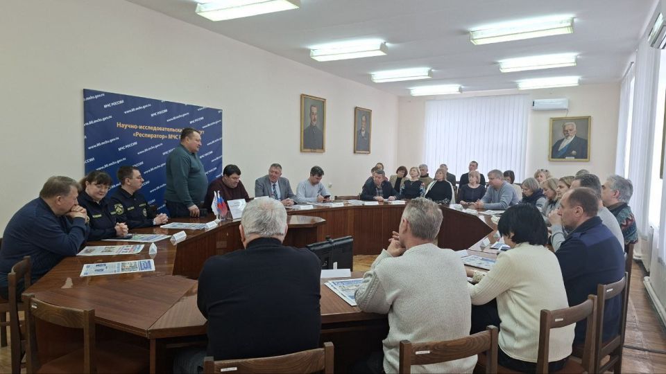 Валентин Левченко: Совместно с депутатом Донецкого городского совета от фракции Единой России Василием Гребенюком, встретились с научным сообществом ФГКУ "НИИ "Респиратор" МЧС России" Валентин Левченко: Совместно с депутатом Донецкого городского совета от фракции Единой России Василием Гребенюком, встретились с научным сообществом ФГКУ "НИИ "Респиратор" МЧС России"