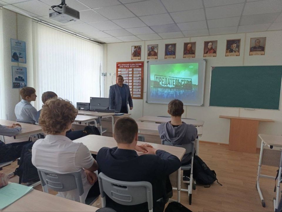 Урок мужества и безопасности! Ученики Тельмановской гимназии посмотрели фильм «Предательство» Урок мужества и безопасности! Ученики Тельмановской гимназии посмотрели фильм «Предательство»