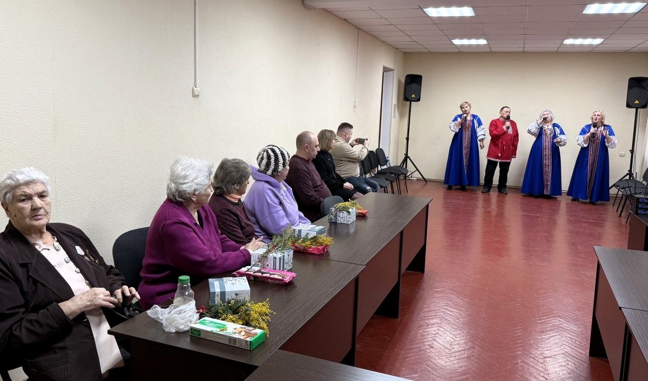 Сегодня, 3 марта, в преддверии Международного женского дня, в рамках партийного проекта Единой России «Старшее поколение» руководитель Управы Советского внутригородского района Сергей Савельев и его заместитель Надежда... Сегодня, 3 марта, в преддверии Международного женского дня, в рамках партийного проекта Единой России «Старшее поколение» руководитель Управы Советского внутригородского района Сергей Савельев и его заместитель Надежда...