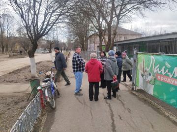 Начальник Новосветского территориального отдела Администрации Старобешевского муниципального округа Пасько Дмитрий провел встречу с жителями поселка Новый свет