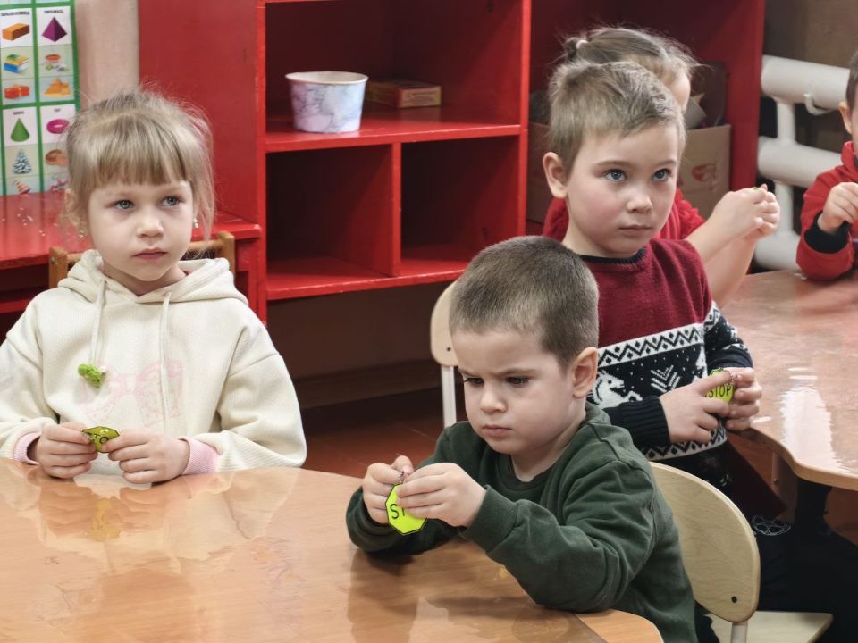 В рамках партийного проекта Единой России «Безопасные дороги» депутаты Тельмановского м.о. Наталья Зубач и Максим Скрипка совместно с инспектором ГИБДД ОМВД России «Тельмановский» лейтенантом полиции Юлией Пташкой провели... В рамках партийного проекта Единой России «Безопасные дороги» депутаты Тельмановского м.о. Наталья Зубач и Максим Скрипка совместно с инспектором ГИБДД ОМВД России «Тельмановский» лейтенантом полиции Юлией Пташкой провели...