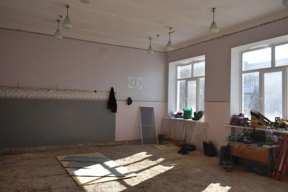 Благодаря поддержке Амурской области в школе №2 Амвросиевки начались работы по созданию IT-куба Благодаря поддержке Амурской области в школе №2 Амвросиевки начались работы по созданию IT-куба