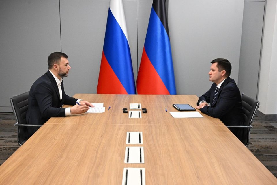 Денис Пушилин: Благоприятный инвестклимат, локализация местного производства, борьба с дефицитом кадров, цифровизация — поставил задачи новому руководителю Министерства экономического развития ДНР Дмитрию Краснову Денис Пушилин: Благоприятный инвестклимат, локализация местного производства, борьба с дефицитом кадров, цифровизация — поставил задачи новому руководителю Министерства экономического развития ДНР Дмитрию Краснову