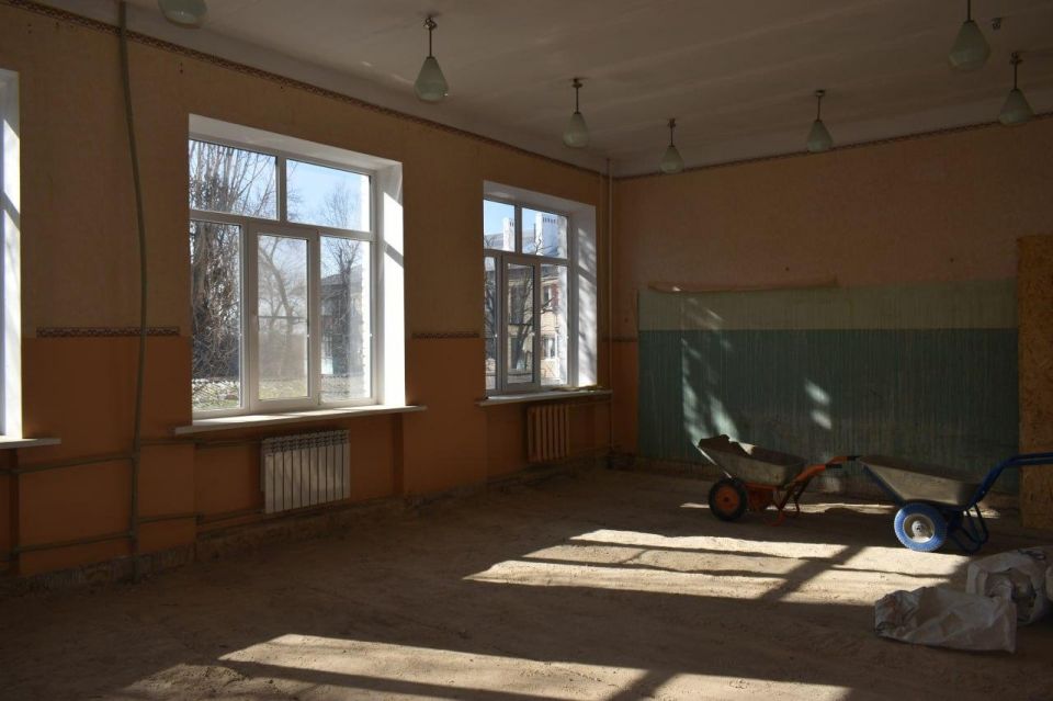 Благодаря поддержке Амурской области в школе №2 Амвросиевки начались работы по созданию IT-куба Благодаря поддержке Амурской области в школе №2 Амвросиевки начались работы по созданию IT-куба