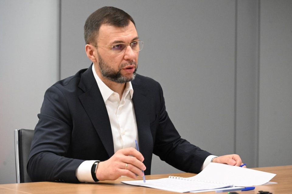 Денис Пушилин: Благоприятный инвестклимат, локализация местного производства, борьба с дефицитом кадров, цифровизация — поставил задачи новому руководителю Министерства экономического развития ДНР Дмитрию Краснову Денис Пушилин: Благоприятный инвестклимат, локализация местного производства, борьба с дефицитом кадров, цифровизация — поставил задачи новому руководителю Министерства экономического развития ДНР Дмитрию Краснову