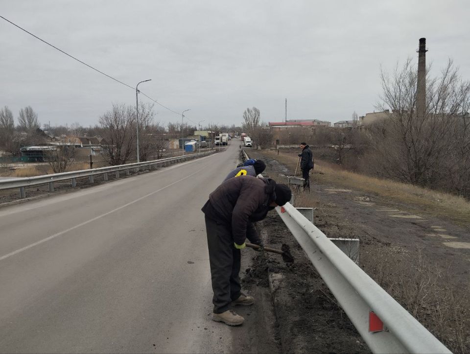 МБУ "Благоустройство" администрации города Тореза проводит благоустройство территории городского округа Торез МБУ "Благоустройство" администрации города Тореза проводит благоустройство территории городского округа Торез