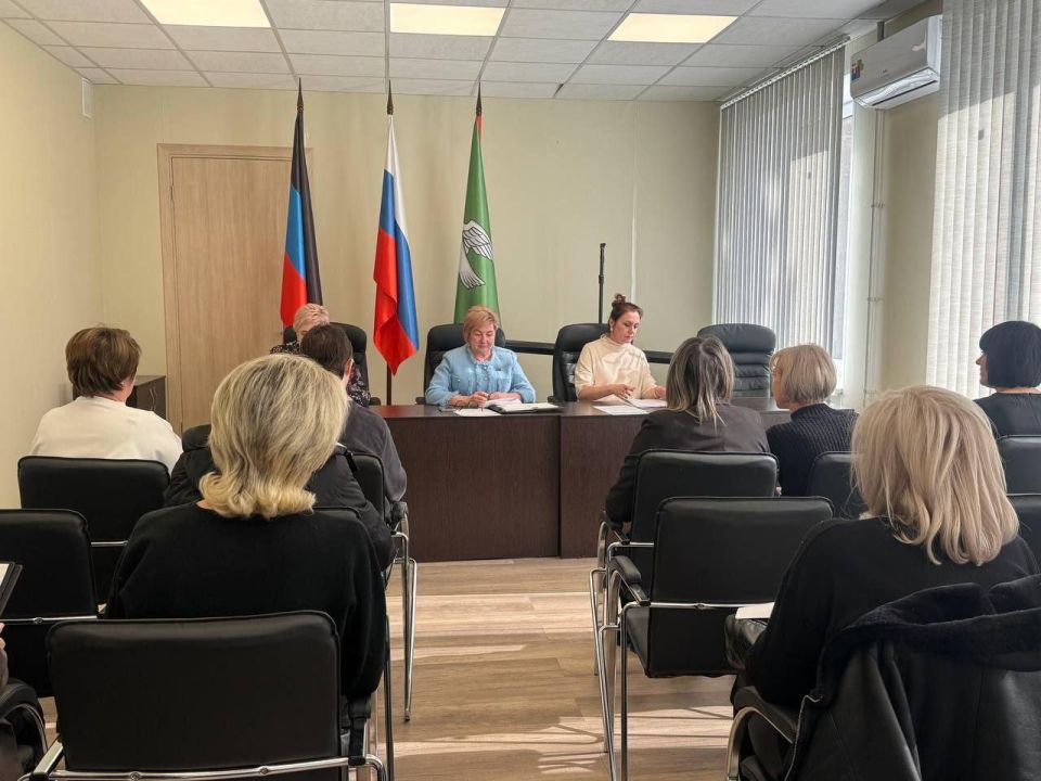 В администрации Центрально-Городского района Горловки состоялась рабочая встреча для индивидуальных предпринимателей В администрации Центрально-Городского района Горловки состоялась рабочая встреча для индивидуальных предпринимателей