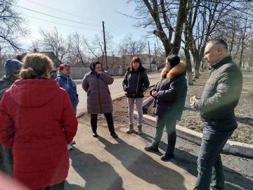 Заместитель главы Администрации муниципального образования Виктория Рогожина провела встречу с жителями села Золотаревка по ул. Ломоносова