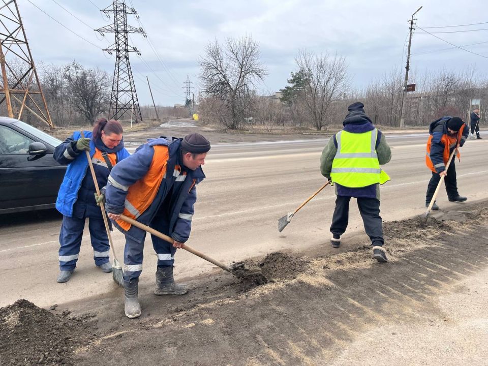 МУП «Простор» ежедневно выполняет все необходимые работы по содержанию городских улиц МУП «Простор» ежедневно выполняет все необходимые работы по содержанию городских улиц