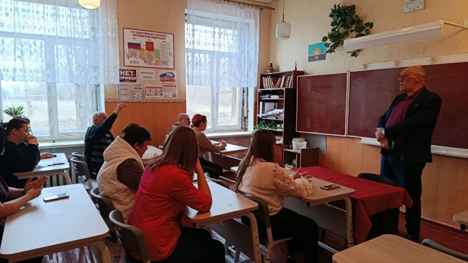 3 марта состоялась встреча депутата Макеевского городского совета ДНР первого созыва Олега Венжеги с трудовым коллективом Основной школы № 91 г.о. Макеевка 3 марта состоялась встреча депутата Макеевского городского совета ДНР первого созыва Олега Венжеги с трудовым коллективом Основной школы № 91 г.о. Макеевка