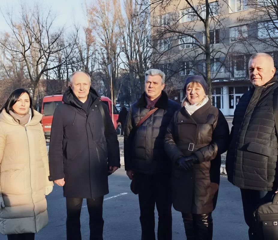 В Комсомольском ДНР медики «Профессорского патруля» приняли первых пациентов В Комсомольском ДНР медики «Профессорского патруля» приняли первых пациентов