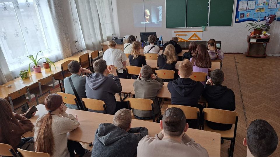 В школе прошёл кинопоказ фильма «Предательство» В школе прошёл кинопоказ фильма «Предательство»