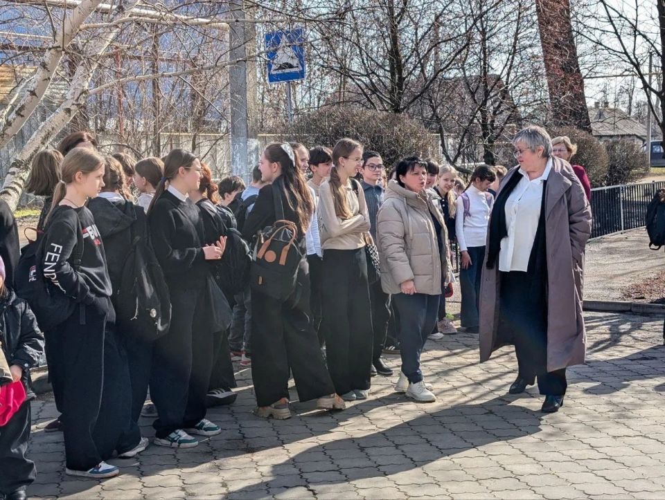 2 марта в ГБОУ "Средняя школа № 4 г.о. Харцызск", в рамках Всероссийского открытого урока культуры безопасности, приуроченного к празднованию Всемирного дня гражданской обороны, проведена тренировка по защите обучающихся и... 2 марта в ГБОУ "Средняя школа № 4 г.о. Харцызск", в рамках Всероссийского открытого урока культуры безопасности, приуроченного к празднованию Всемирного дня гражданской обороны, проведена тренировка по защите обучающихся и...