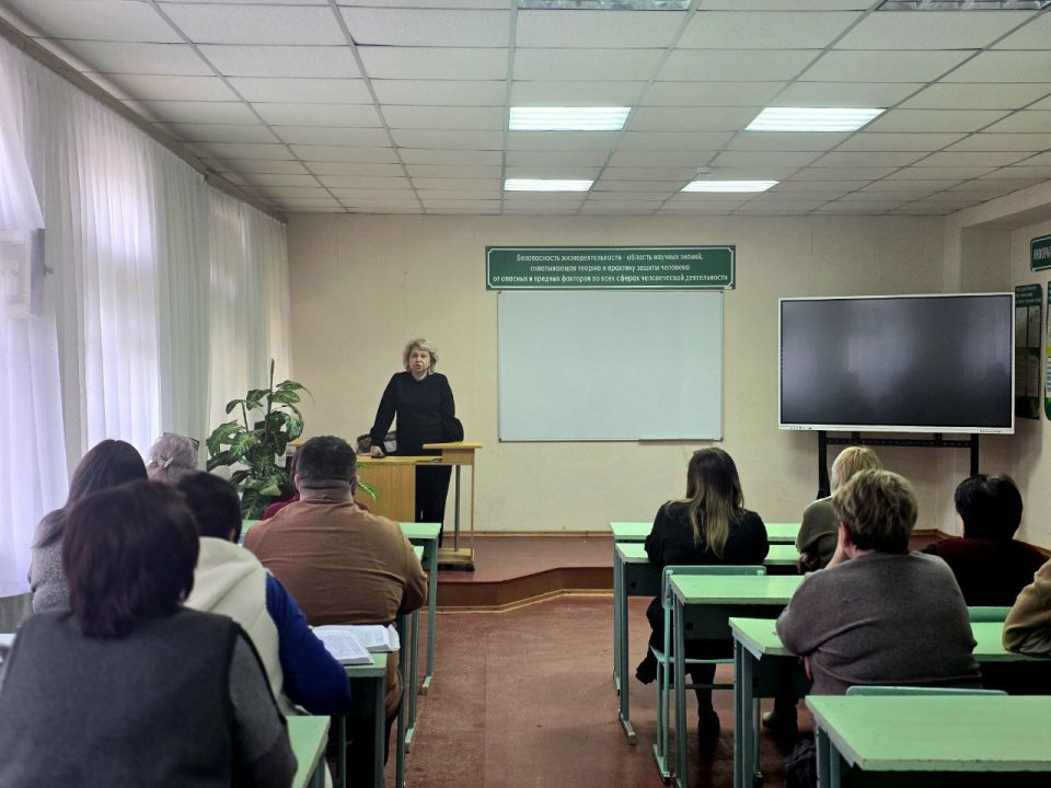 Первый заместитель руководителя Управы Центрально-Городского внутригородского района Инна Кисенко провела встречу с трудовым коллективом ГБПОУ «Макеевский техникум сервиса и торговли» Первый заместитель руководителя Управы Центрально-Городского внутригородского района Инна Кисенко провела встречу с трудовым коллективом ГБПОУ «Макеевский техникум сервиса и торговли»