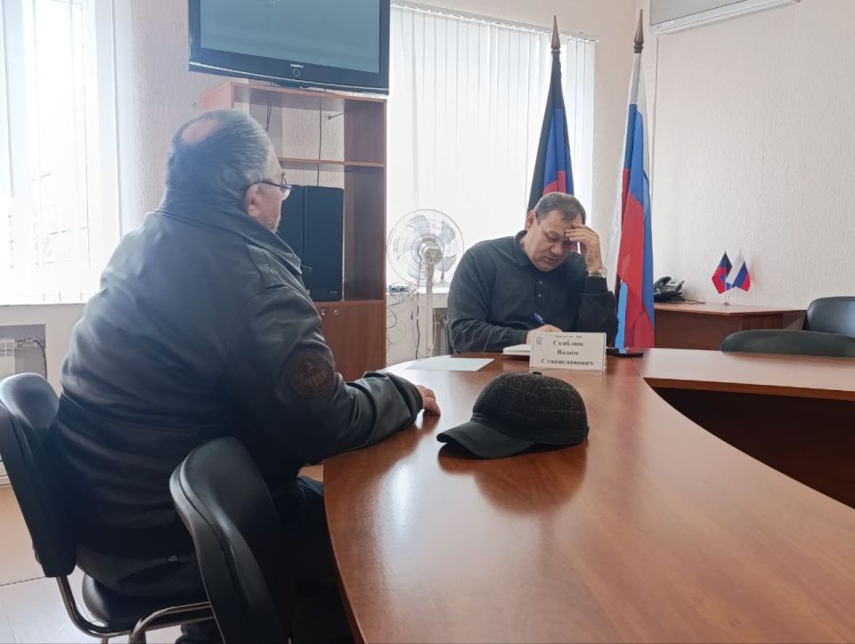 Депутат «Единой России» ответил на вопросы ждановцев Депутат «Единой России» ответил на вопросы ждановцев