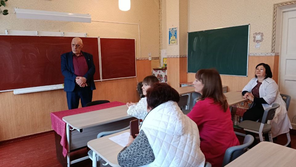 3 марта состоялась встреча депутата Макеевского городского совета ДНР первого созыва Олега Венжеги с трудовым коллективом Основной школы № 91 г.о. Макеевка 3 марта состоялась встреча депутата Макеевского городского совета ДНР первого созыва Олега Венжеги с трудовым коллективом Основной школы № 91 г.о. Макеевка