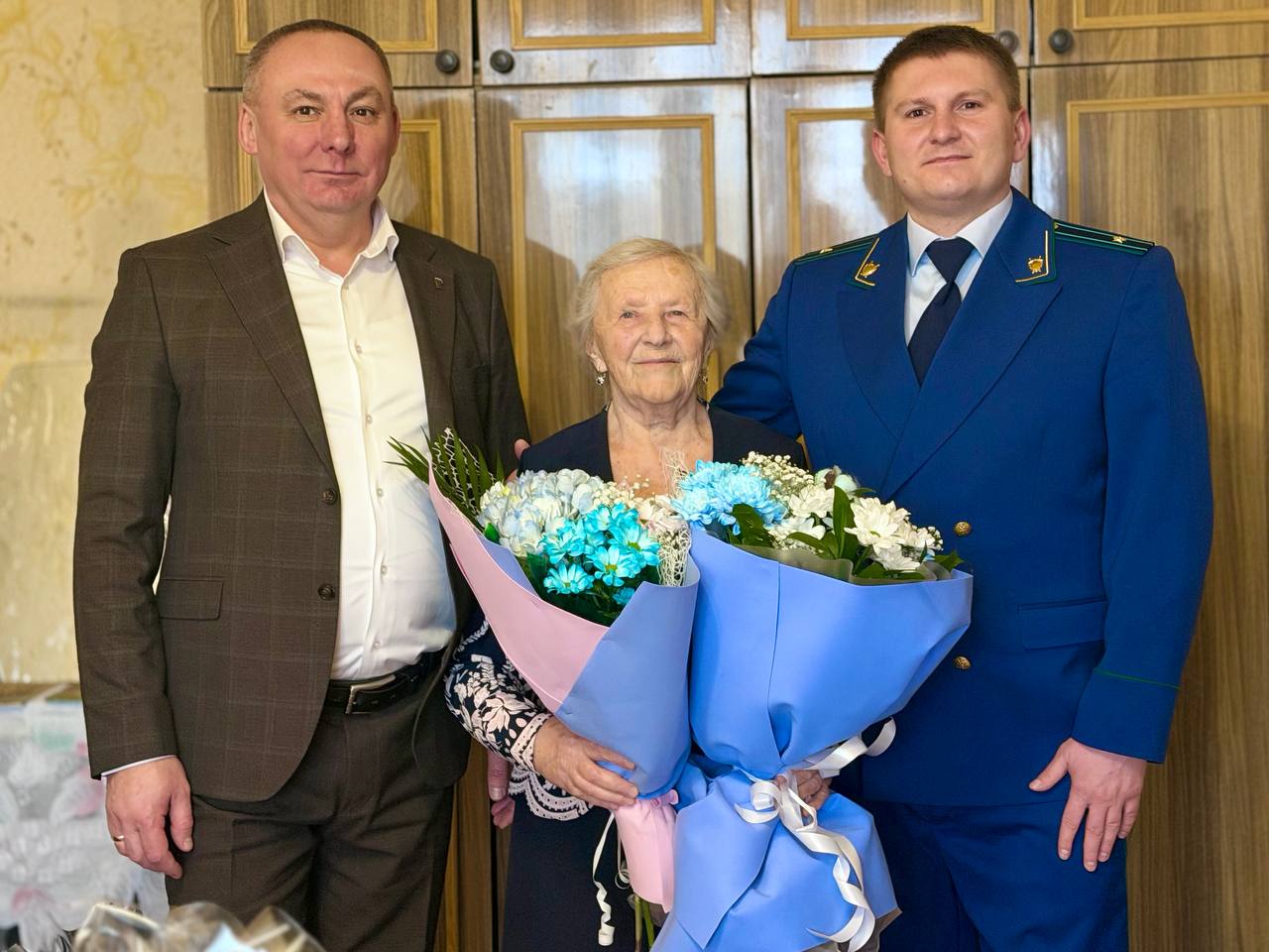 Михаил Меренков: В преддверии самого нежного весеннего праздника мы отправились с теплыми поздравлениями к нашим дорогим женщинам, чья жизнь – пример невероятной силы и мужества Михаил Меренков: В преддверии самого нежного весеннего праздника мы отправились с теплыми поздравлениями к нашим дорогим женщинам, чья жизнь – пример невероятной силы и мужества