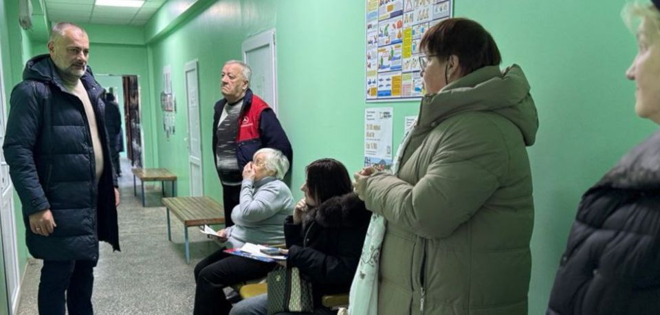 По поручению Главы ДНР Дениса Пушилина под эгидой Единой России проводятся встречи с населением для выявления проблемных вопросов на подведомственной территории По поручению Главы ДНР Дениса Пушилина под эгидой Единой России проводятся встречи с населением для выявления проблемных вопросов на подведомственной территории