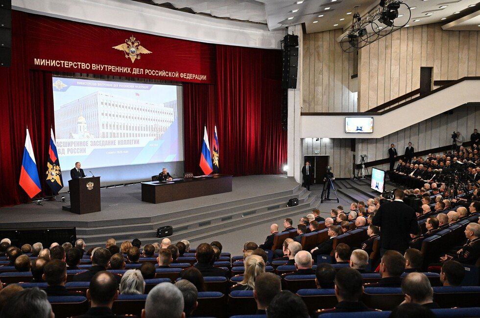 Путин поручил МВД обеспечить безопасность на выборах в Донбассе и Новороссии