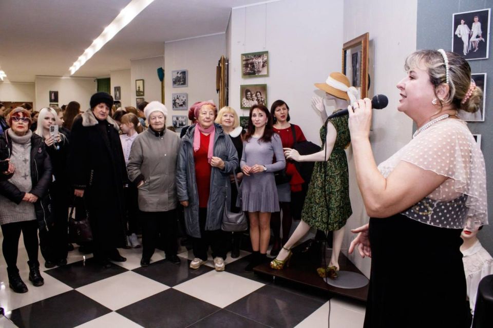 В Донецком краеведческом музее открылась выставка «Ода женщине» к 8 Марта В Донецком краеведческом музее открылась выставка «Ода женщине» к 8 Марта