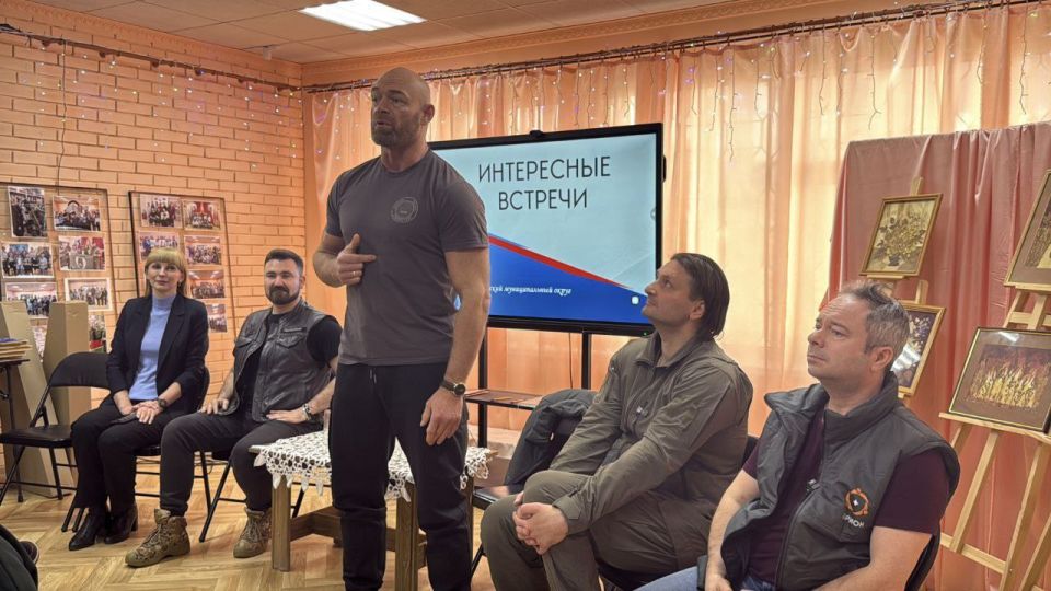 Александр Пеняев: Диалог на равных или как молодёжь Ясиноватой встречала артистов Александр Пеняев: Диалог на равных или как молодёжь Ясиноватой встречала артистов