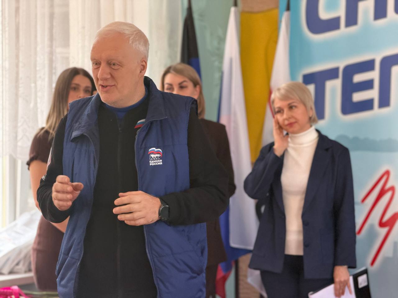 Партийцы поздравили "Снежноетеплосеть" с полувековым юбилеем Партийцы поздравили "Снежноетеплосеть" с полувековым юбилеем